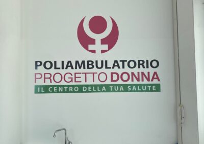 Adesivi murali poliambulatorio